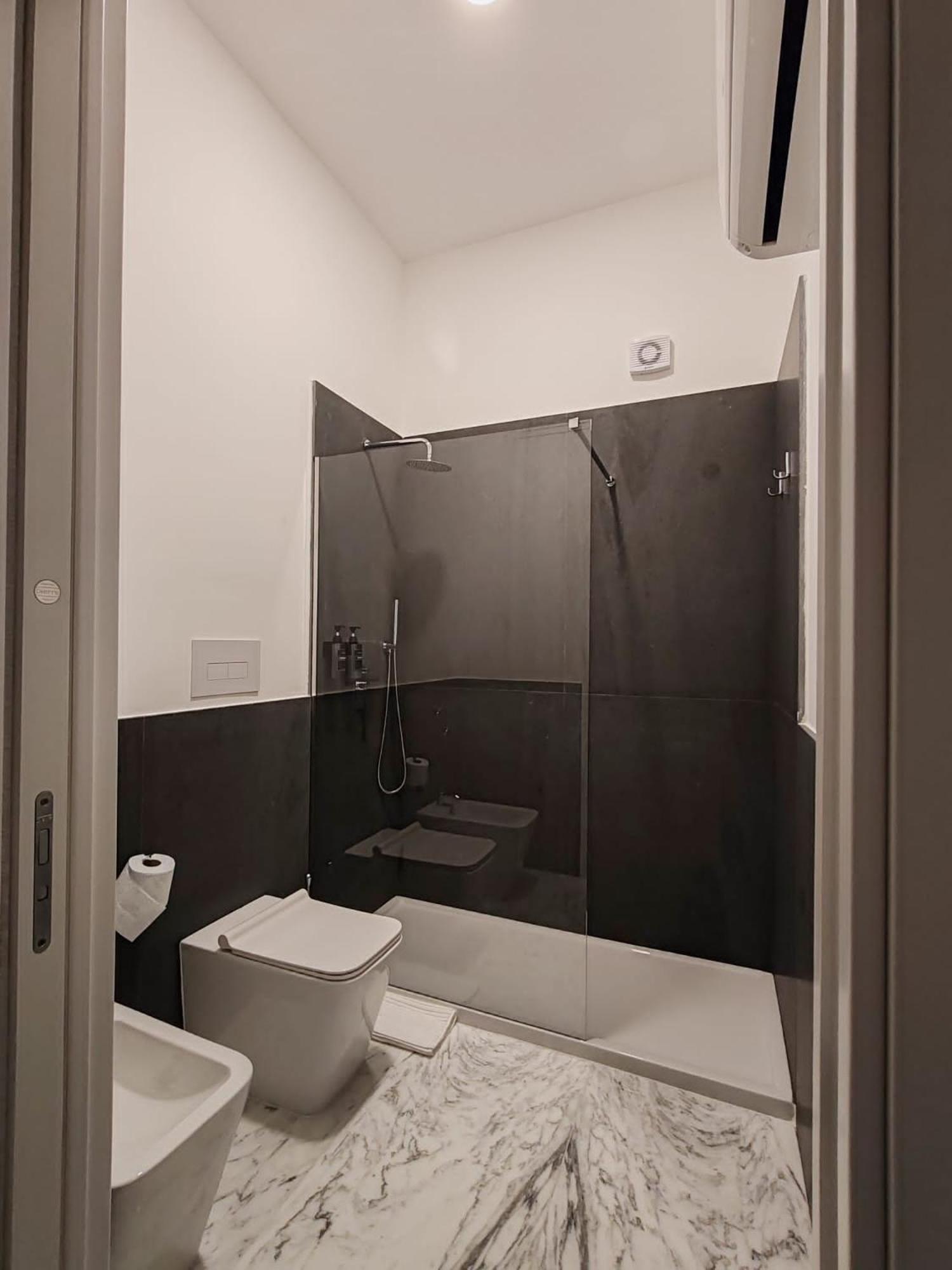 Lily Apartments ปาแลร์โม ภายนอก รูปภาพ